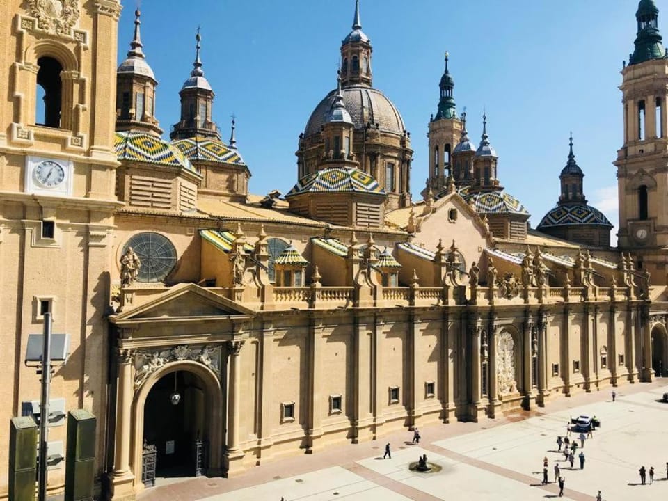 VTZ El Balcón a la Basílica I - vistas inmejorables a la Basílica del Pilar! Apartment in Zaragoza