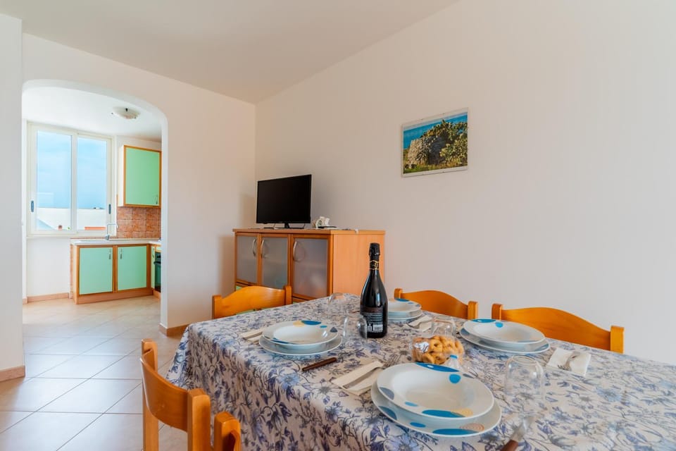 TV and multimedia, Living room, Dining area, Lunch