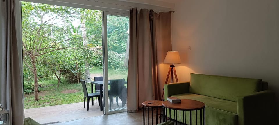 Garden, Living room, Seating area