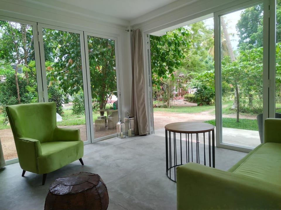 Spring, Day, Garden, Living room, Seating area, Garden view