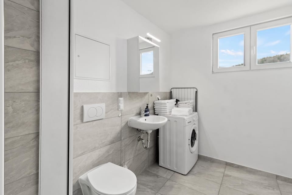 Toilet, Bathroom, towels, washing machine