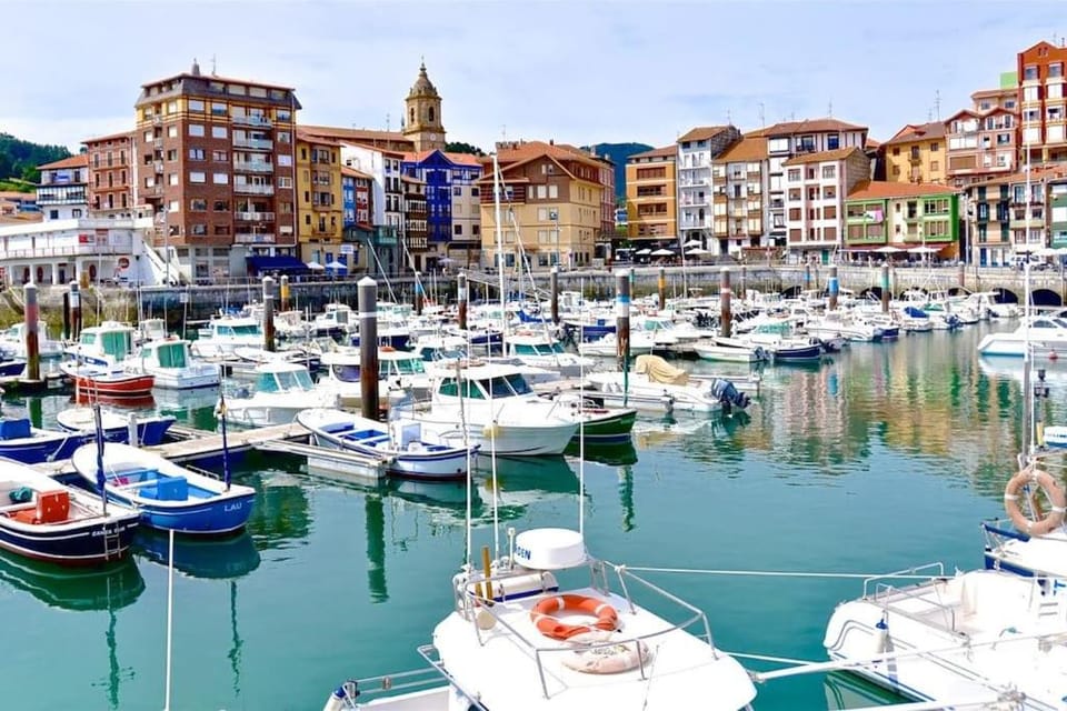 City view, Sea view, Location