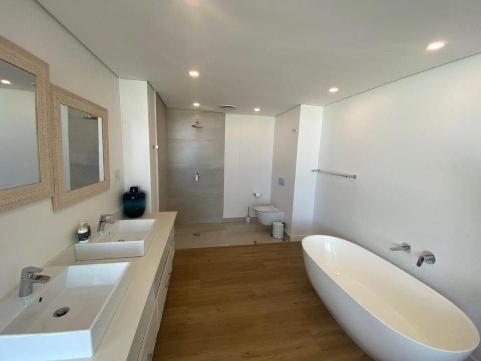 Shower, Toilet, Bathroom, Bath