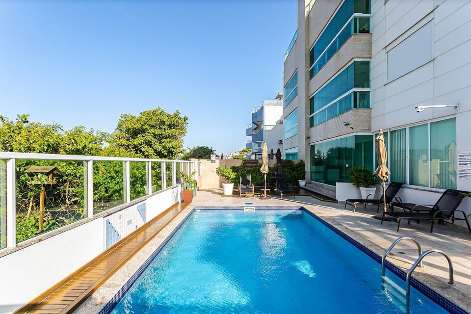 Day, Swimming pool