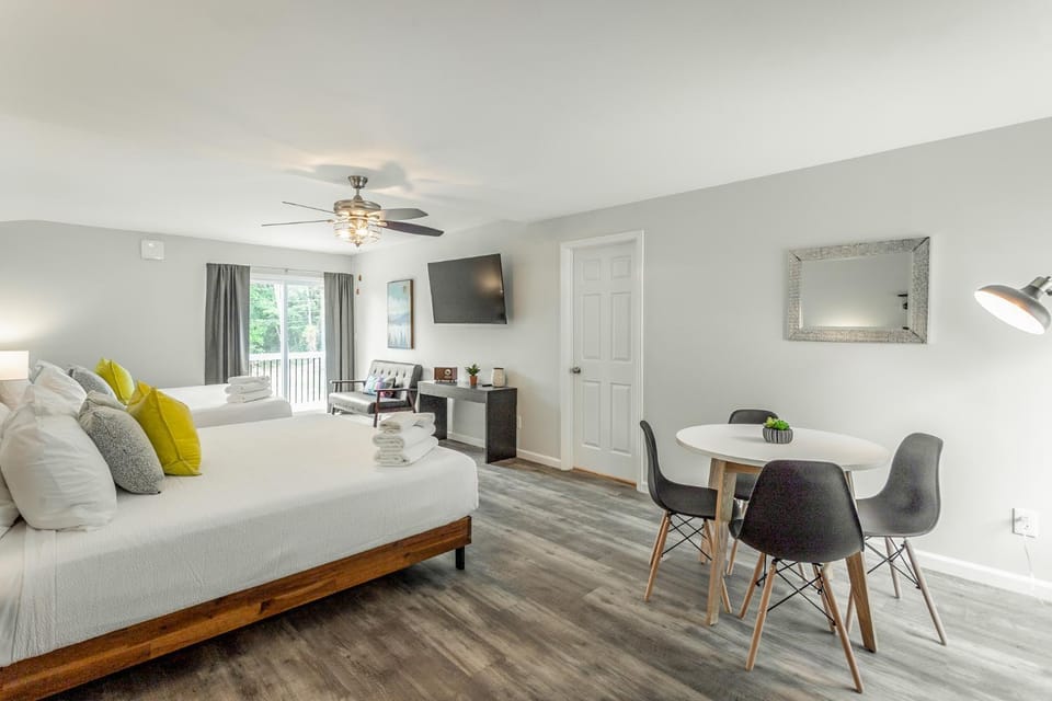 01 The Eames Suite - A PMI Scenic City Vacation Rental Hotel in Chattanooga