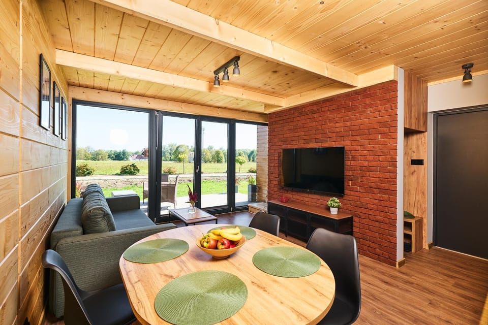 Communal lounge/ TV room, TV and multimedia, Living room, Food and drinks, Seating area, Dining area, Evening entertainment, Food