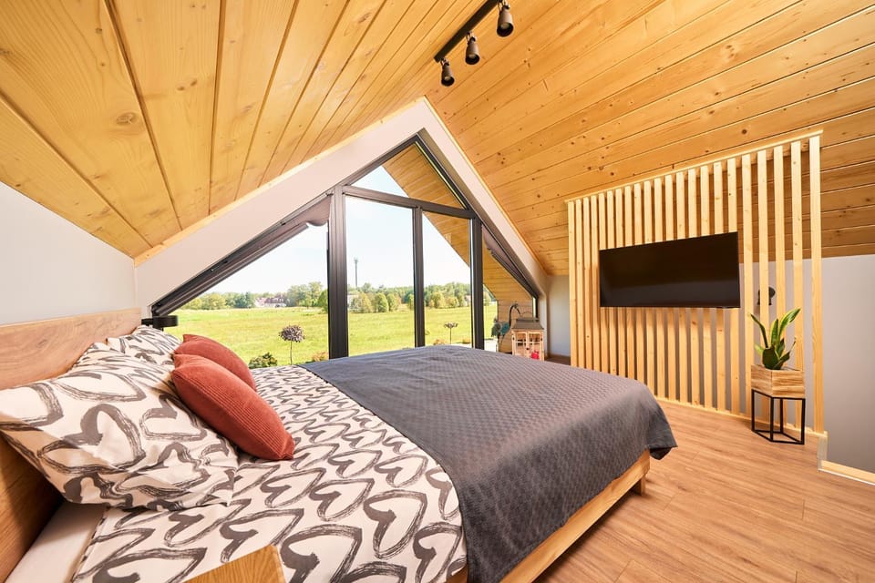 Bed, TV and multimedia, View (from property/room), Photo of the whole room, Evening entertainment, Bedroom