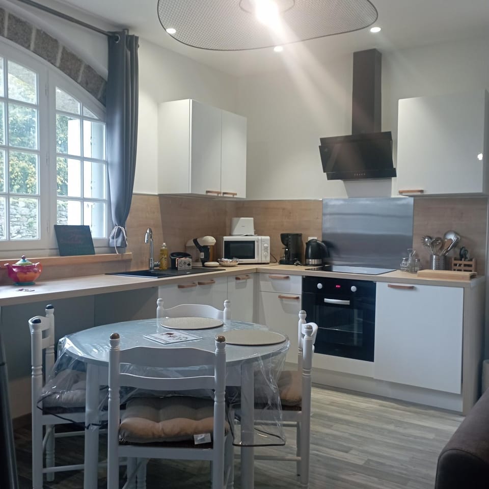 Coffee/tea facilities, Dining area, oven, pet friendly, toaster, kitchen