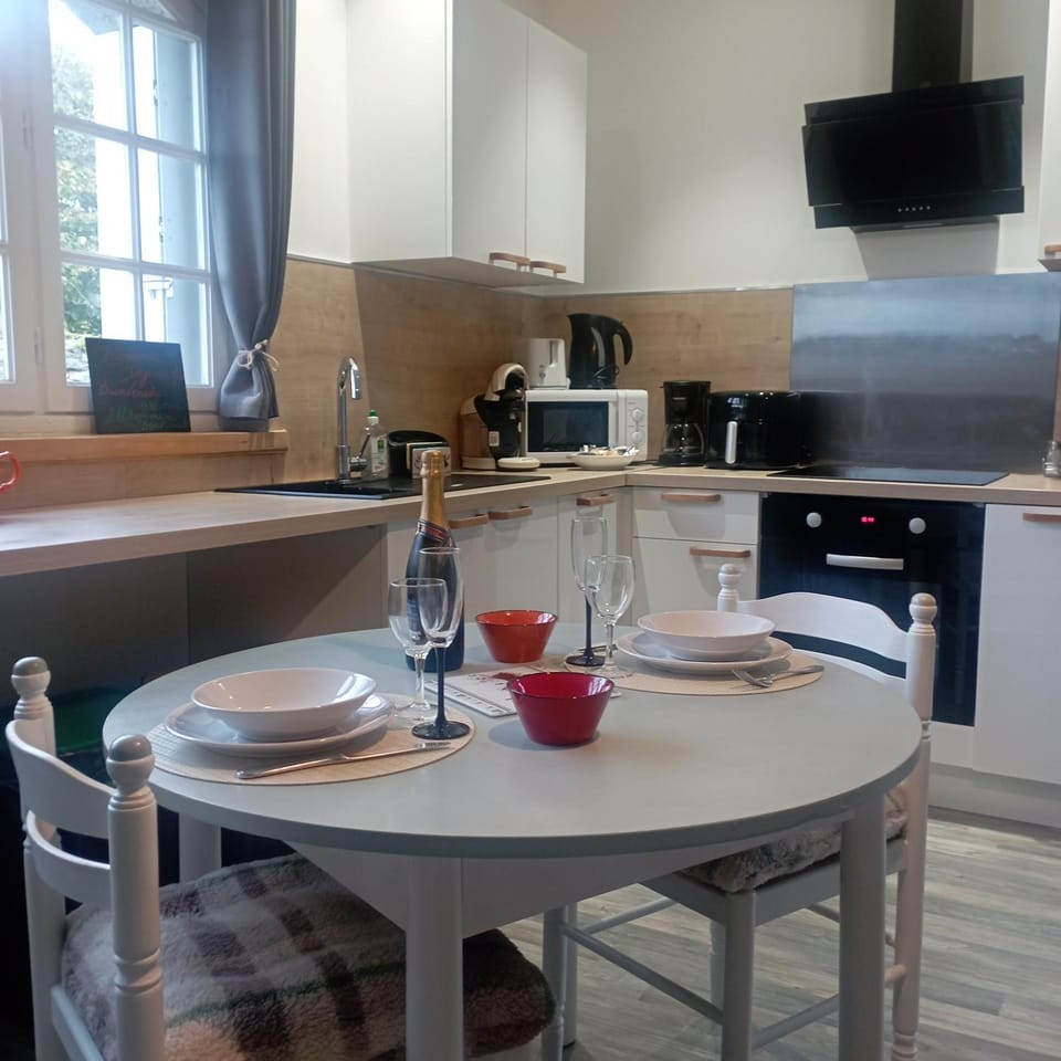 Dining area, kitchen