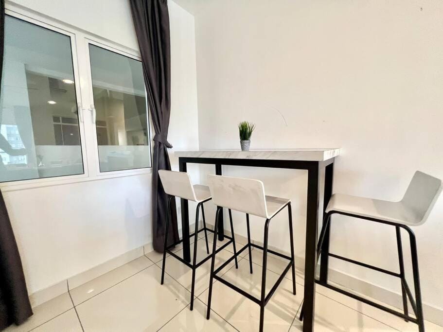 O1 Pavilion 1-10Pax Bukit Jalil 3Room 5Bed TV&WIFI Apartment in Federal Territory of Kuala Lumpur
