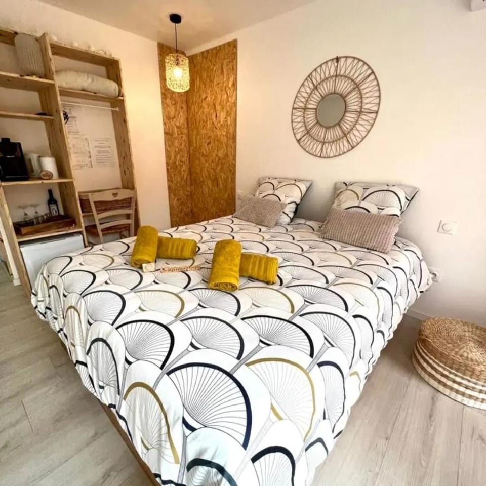 Bed, Photo of the whole room, Bedroom, towels, wardrobe