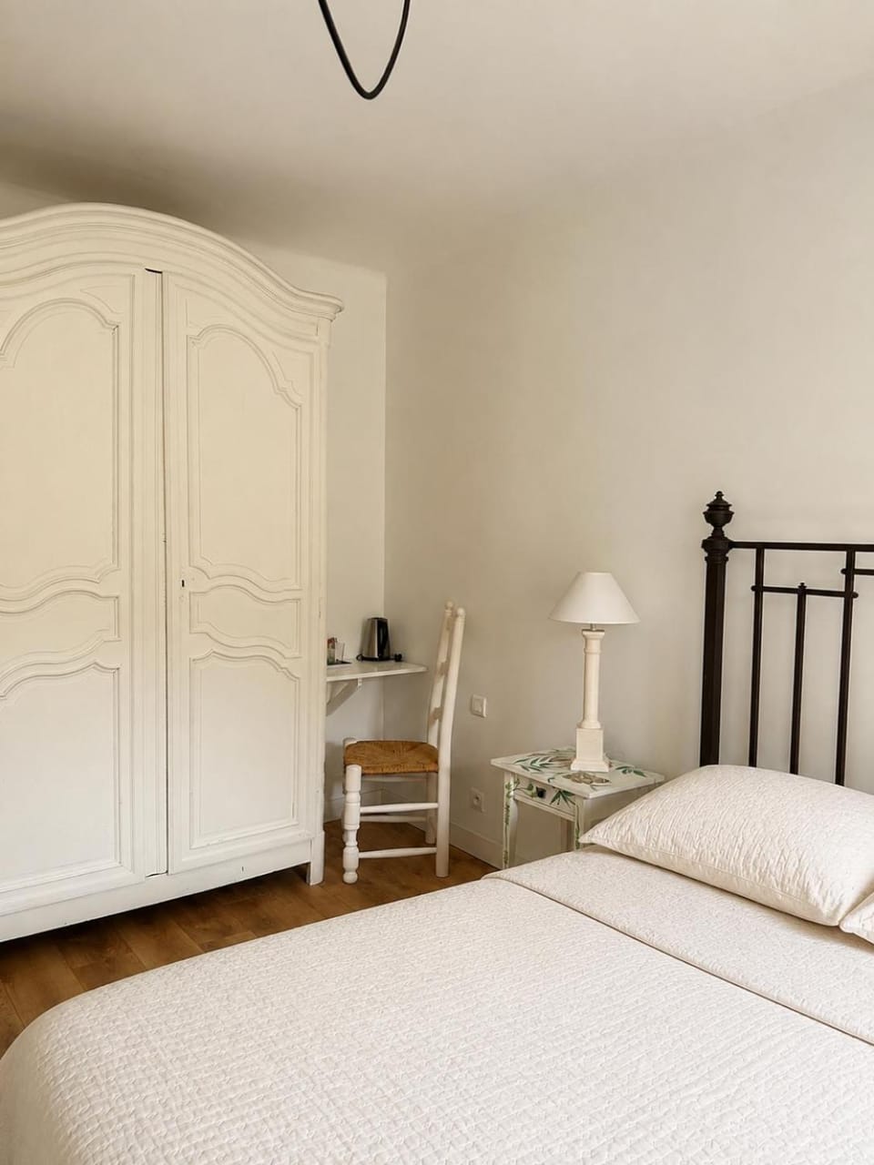 Chambre de charme dans un mas au cœur de Maubec dans le Luberon Vacation rental in Provence-Alpes-Côte d'Azur