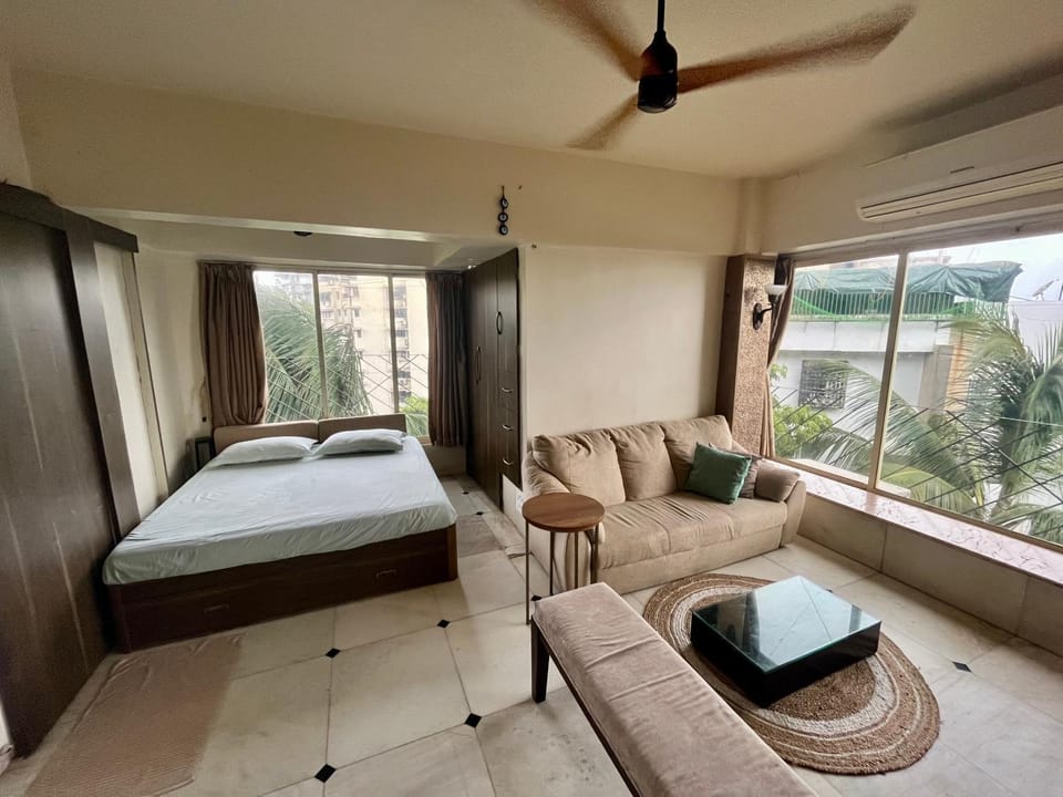 Eternal Sunshine - The Sea View En-suite Vacation rental in Mumbai