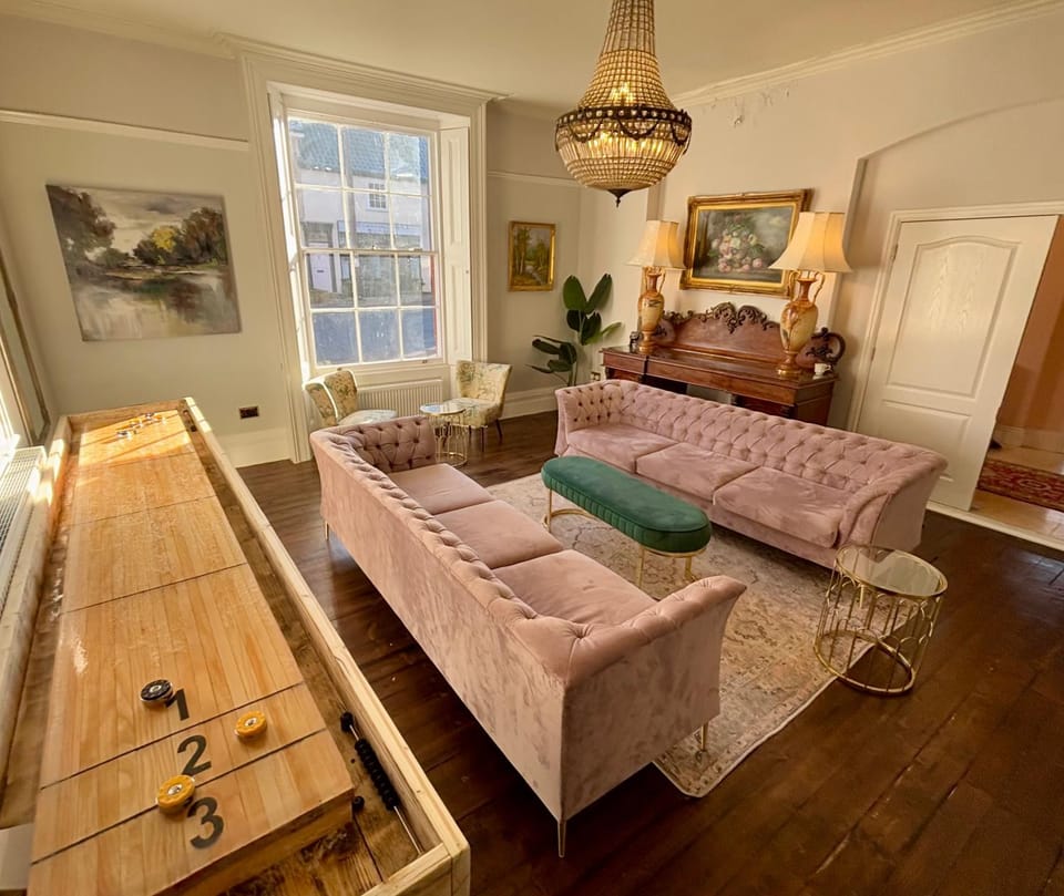 Billiard, Living room