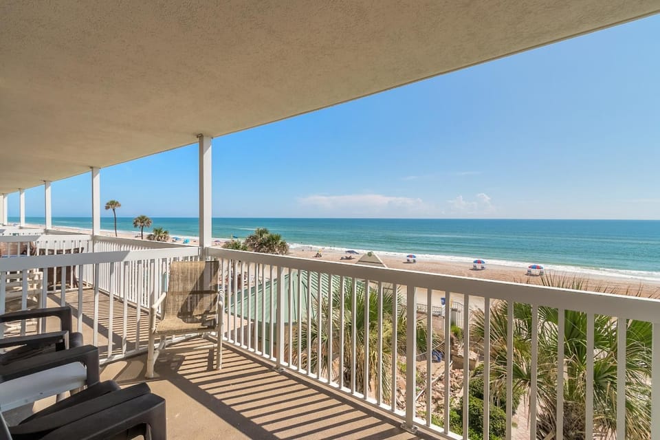 View (from property/room), Balcony/Terrace, Beach