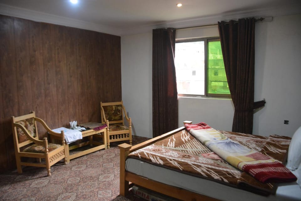 Bed, Photo of the whole room, Seating area, Bedroom, towels