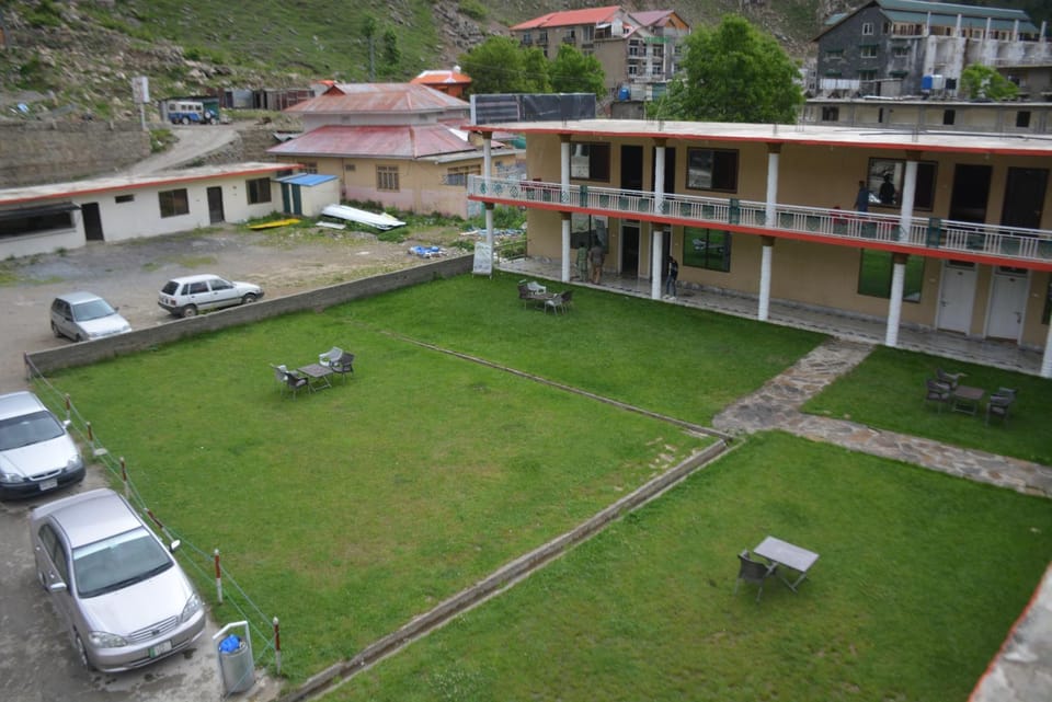Property building, Day, Garden, Garden view