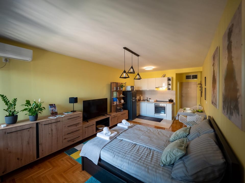 Living room, Bedroom, kitchen