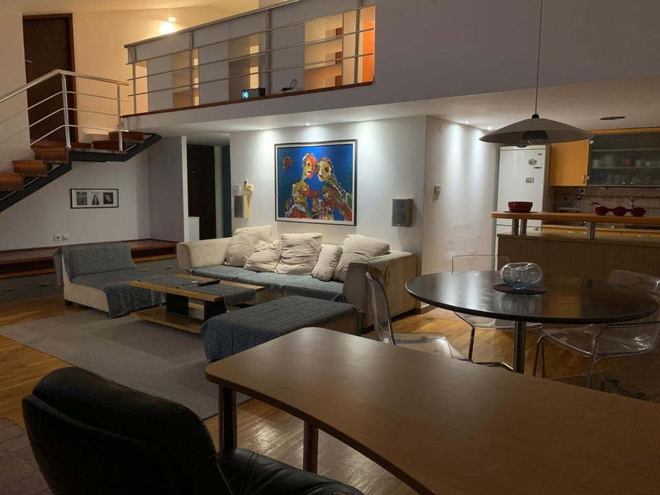 Communal lounge/ TV room, Living room, Seating area, Evening entertainment