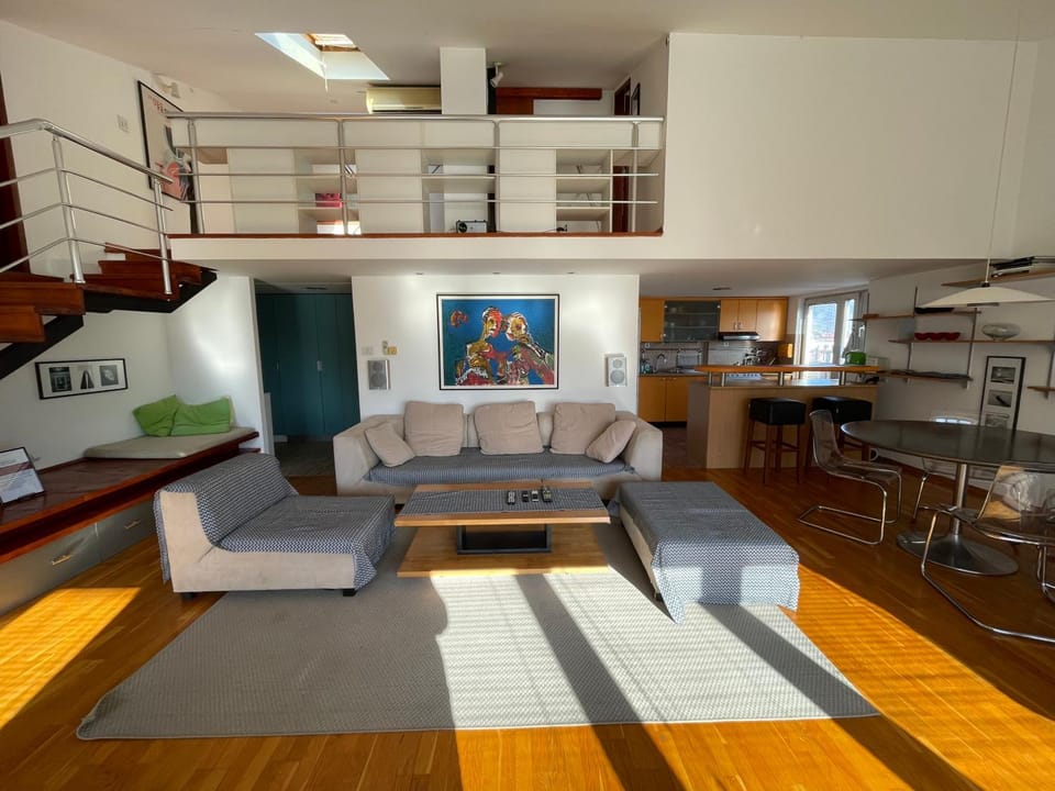 Living room, Seating area