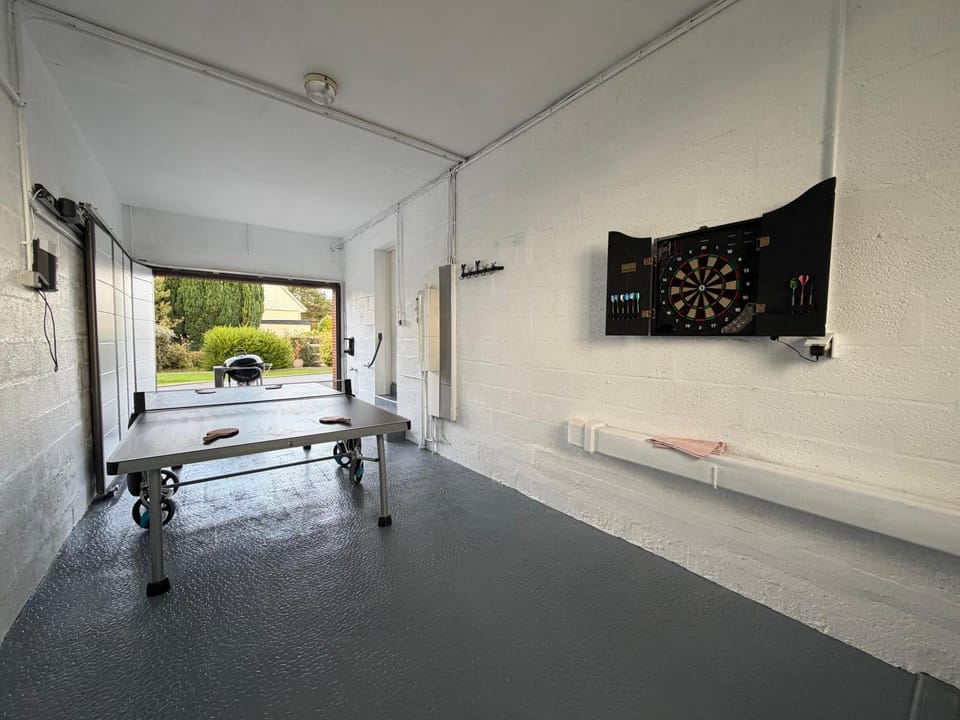 Table tennis