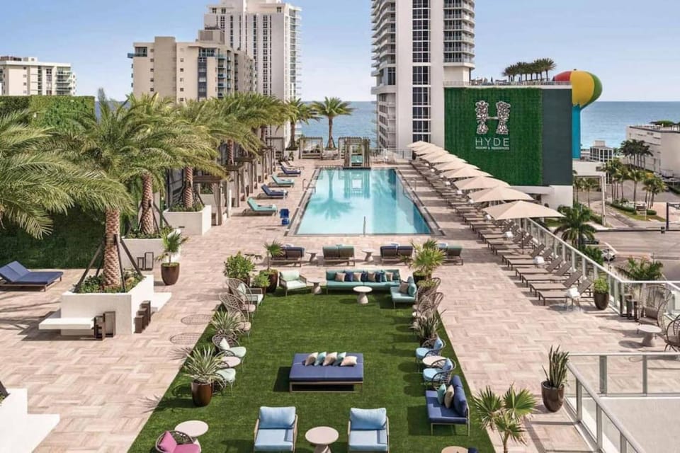 Property building, Pool view, Swimming pool, Swimming pool