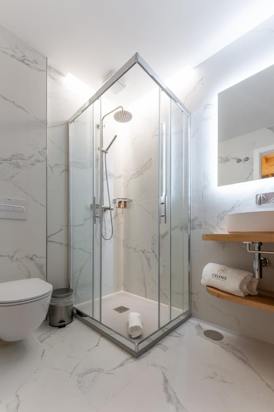 Shower, Toilet, Bathroom, towels