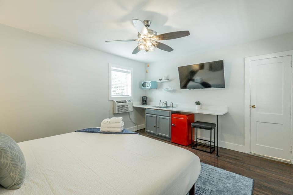 06 The Mollino Room - A PMI Scenic City Vacation Rental Hotel in Chattanooga