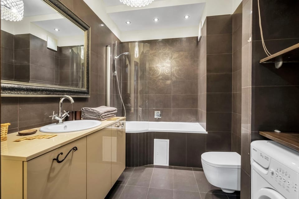 Bathroom, Bath, towels, washing machine