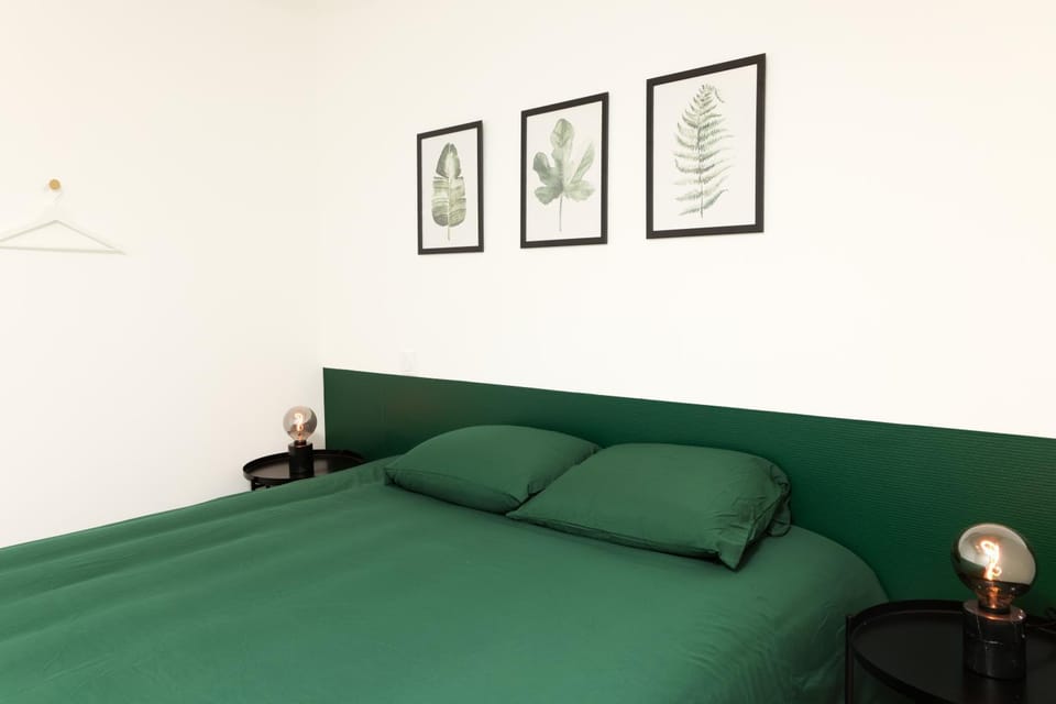 Bed, Photo of the whole room, Bedroom