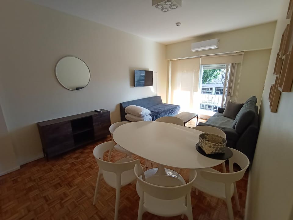 TV and multimedia, Living room, Seating area, Dining area, air conditioner