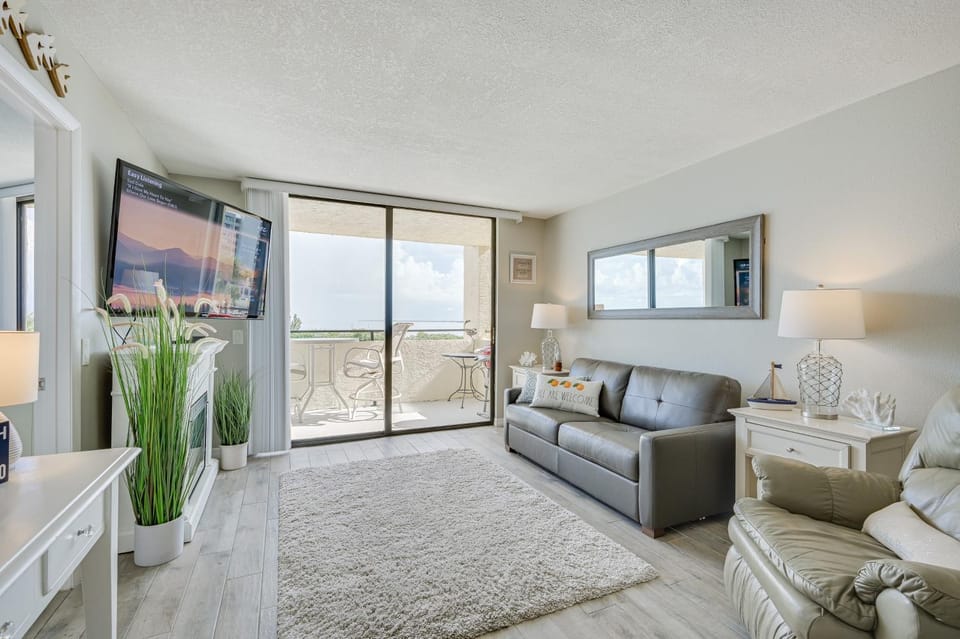 Gulf-View Balcony & Pool Access: Hudson Retreat House in Hudson