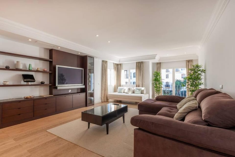 Bright Elegant 3BDR Apartment in Puerto Banus Apartment in Marbella