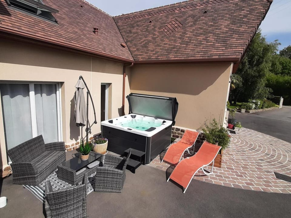 Maison confortable avec jardin fleuri et spa, proche de la Suisse Normande - FR-1-497-188 House in Normandy