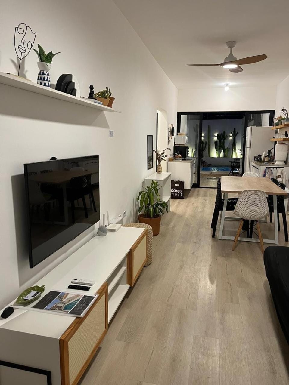TV and multimedia, Kitchen or kitchenette, Living room, Seating area, Dining area, Evening entertainment