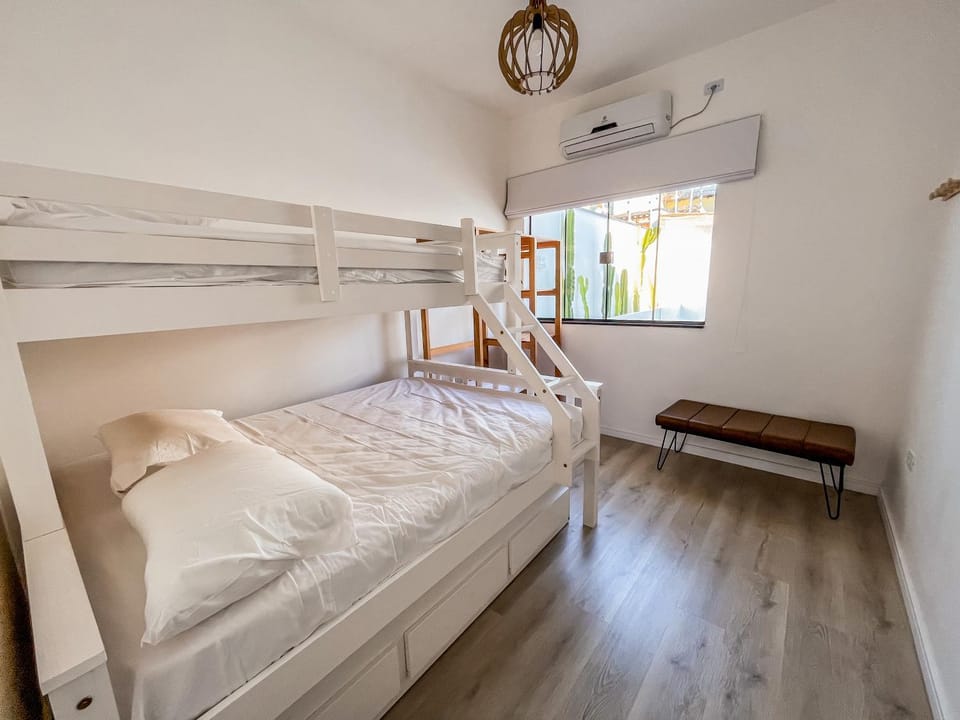 Bed, Photo of the whole room, Bedroom, bunk bed, air conditioner