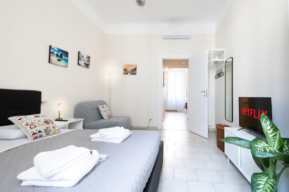 Bed, TV and multimedia, internet, towels, wardrobe, air conditioner