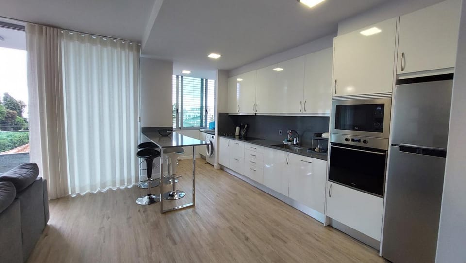 Kitchen or kitchenette, Dining area, dishwasher, minibar, pet friendly, stove