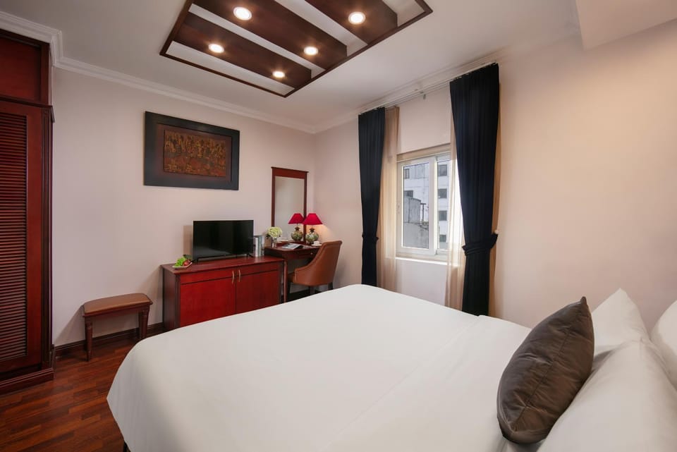 TV and multimedia, Photo of the whole room, Bedroom
