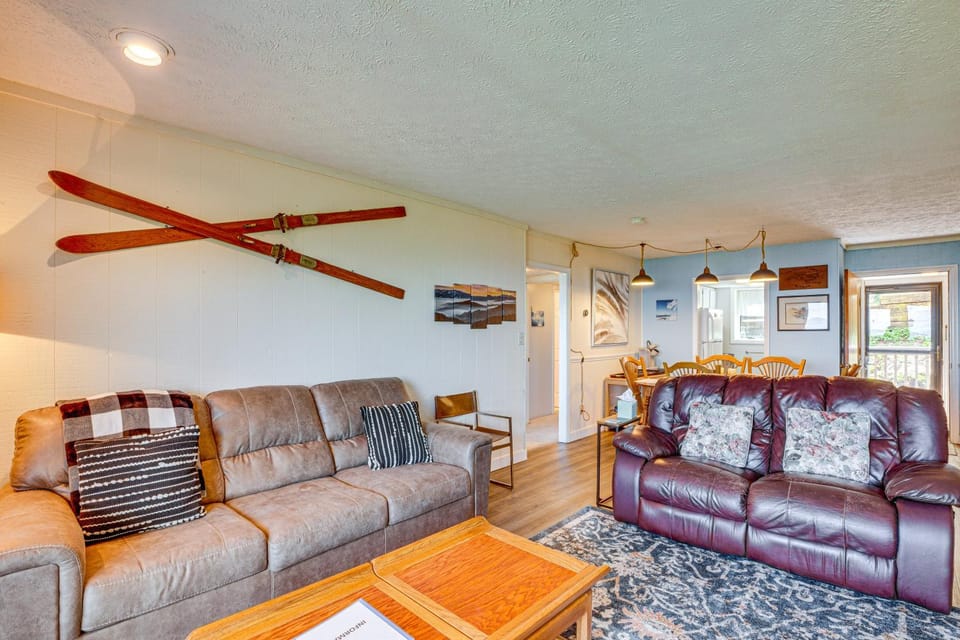 Hike, Ski & Fish! Sunset-View Condo in Beech Mtn House in Beech Mountain