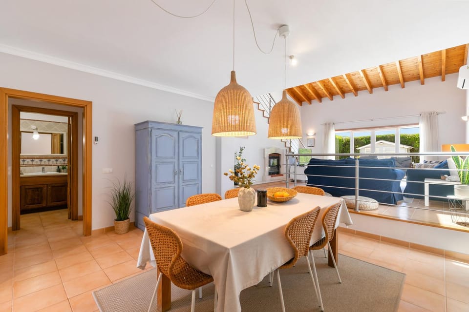 Seating area, Dining area