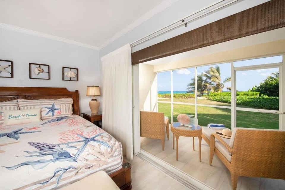 Bed, Balcony/Terrace, Seating area, Bedroom
