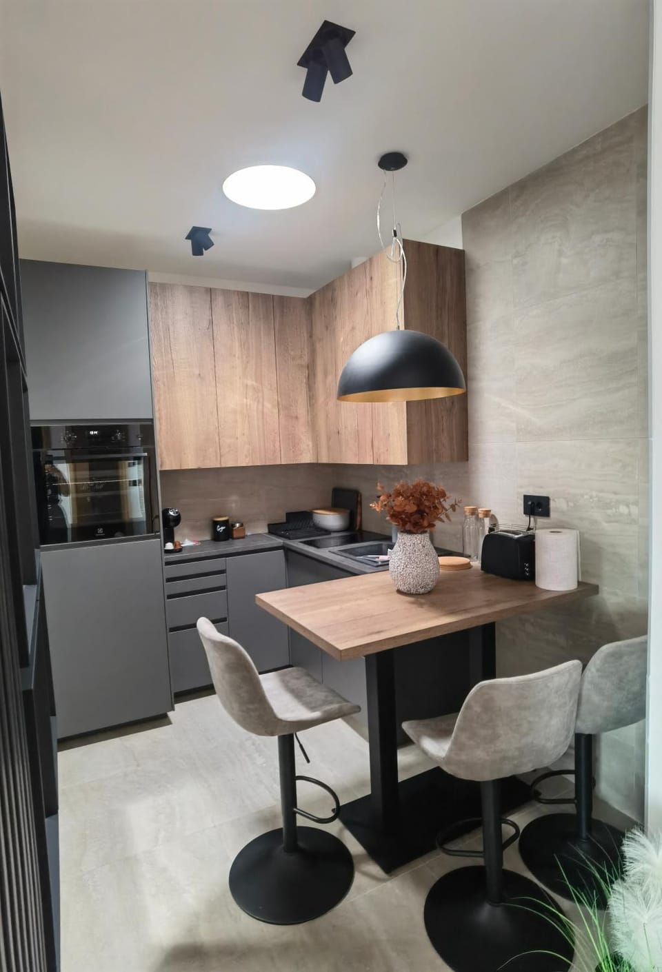 Kitchen or kitchenette, Dining area, pet friendly, stove, kitchen