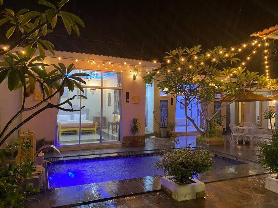 Swimming pool