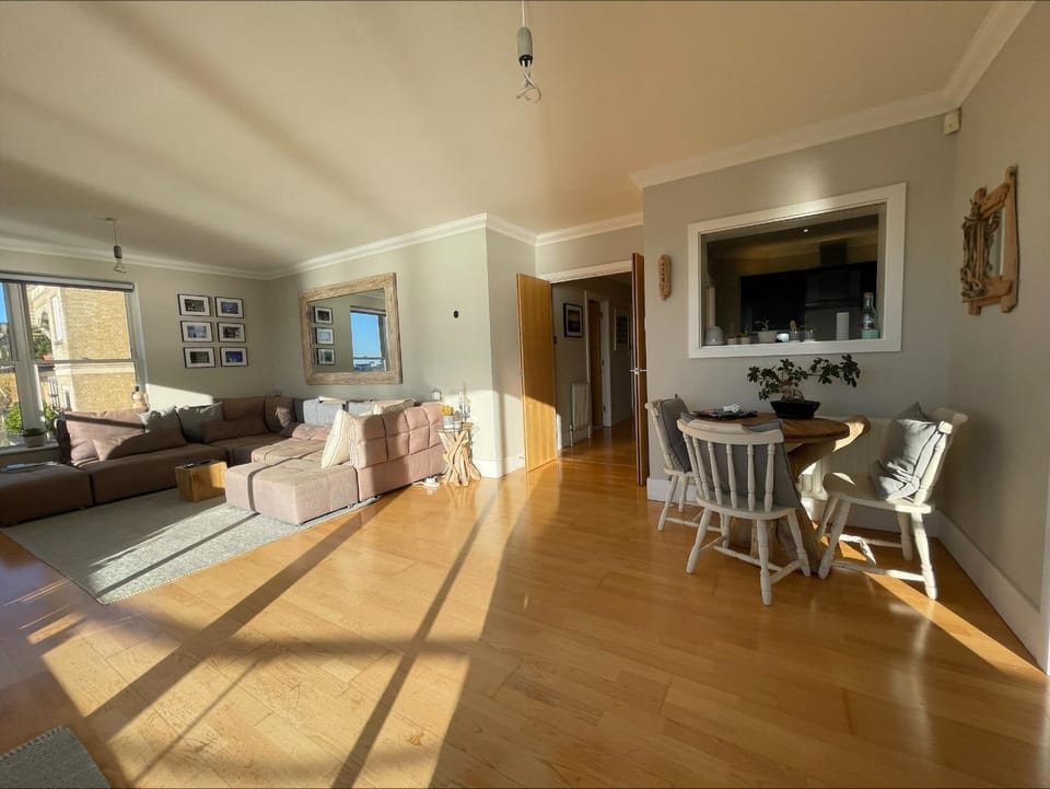 Luxury Riverside Apartment with Balcony and City views Apartment in London Borough of Southwark