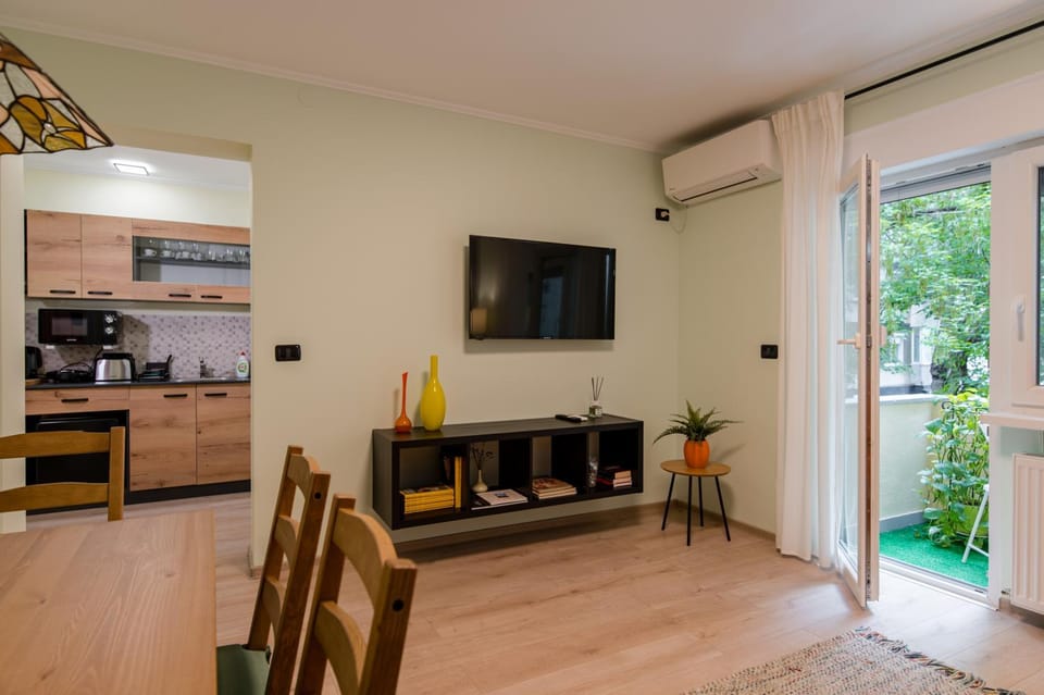 Kitchen or kitchenette, Living room