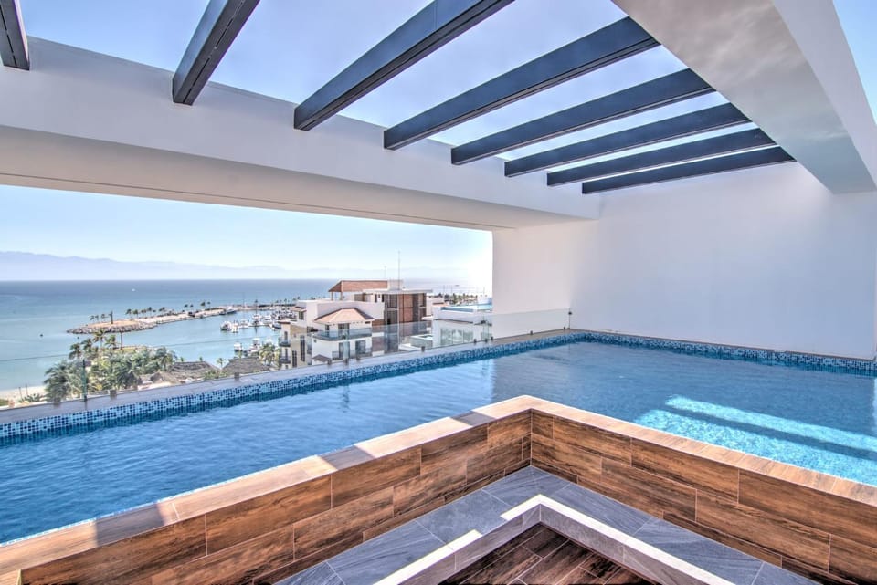 Cruz del Mar - Panoramic Rooftop Pool Views Near Marina Apartment in La Cruz de Huanacaxtle