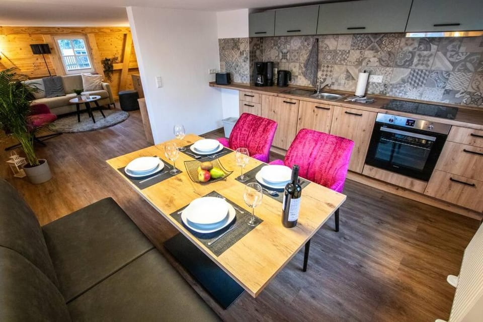 Kitchen or kitchenette, Dining area, pet friendly, stove