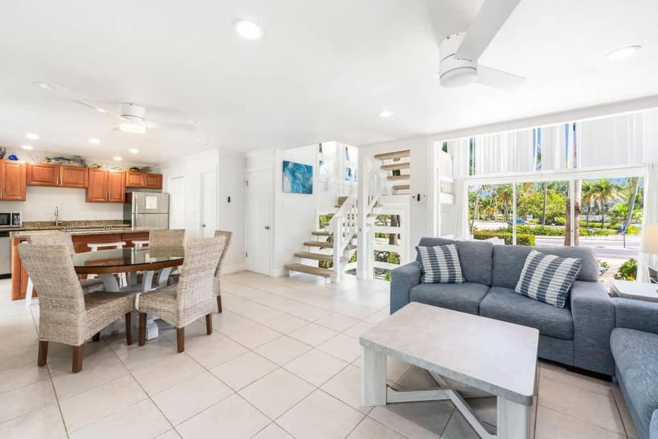 Kitchen or kitchenette, Living room, Dining area