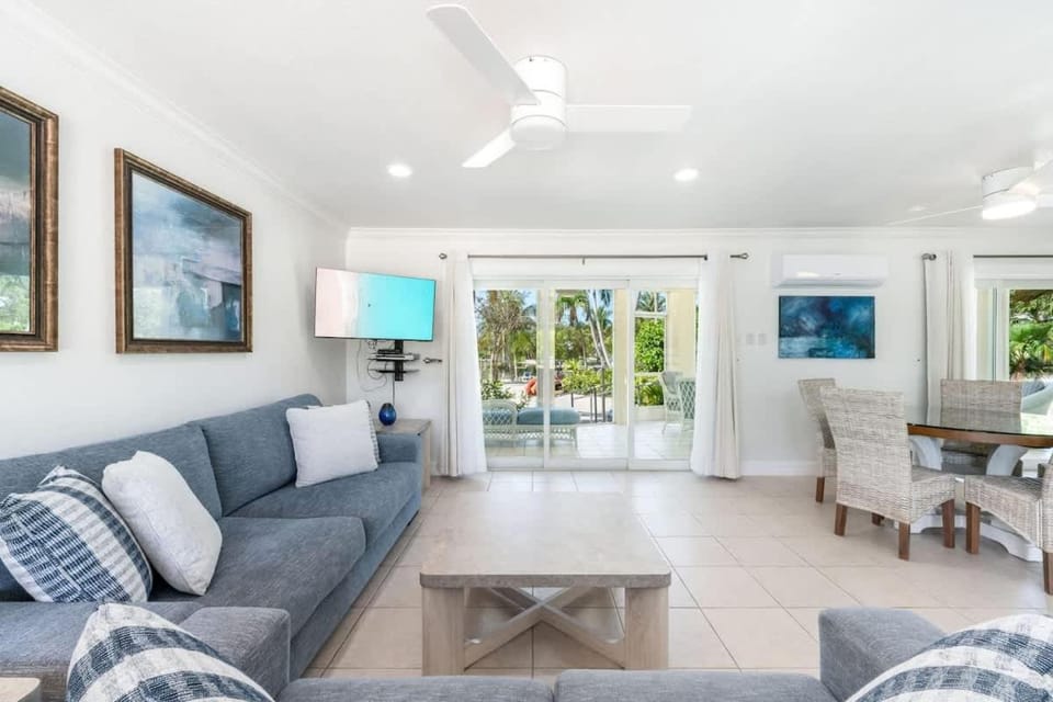 TV and multimedia, Living room, Dining area